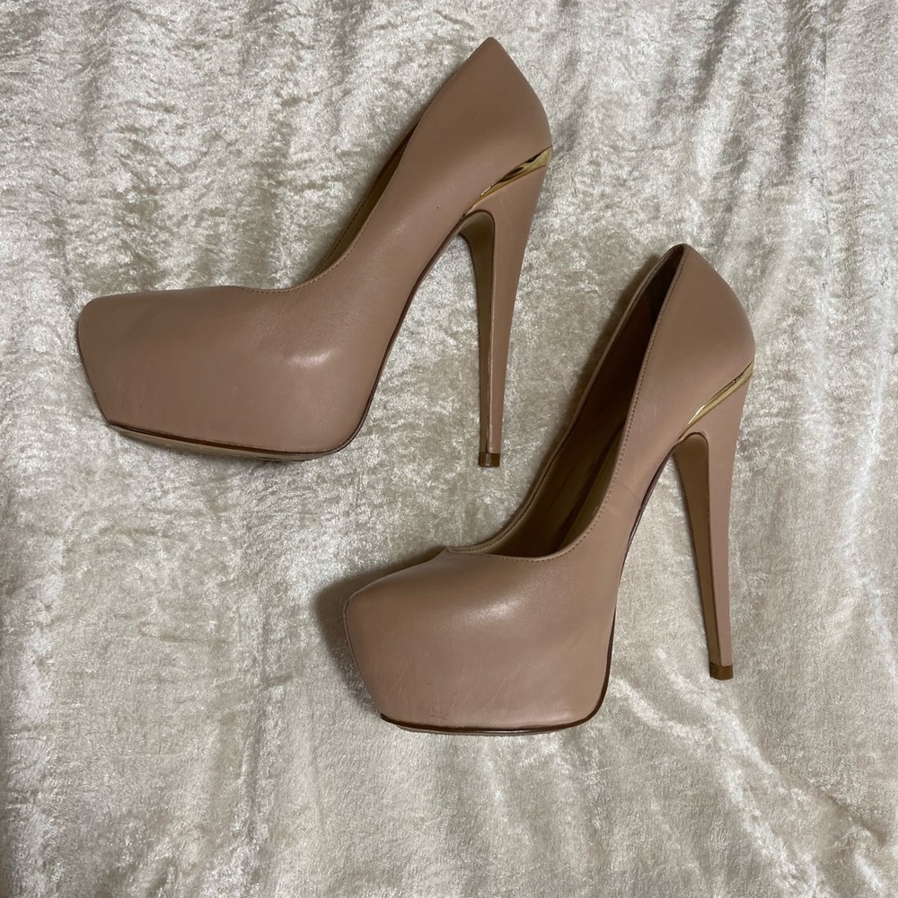 Nude Pumps